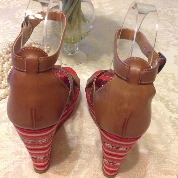 Mia Wedge Sandals - Picture 3 of 7